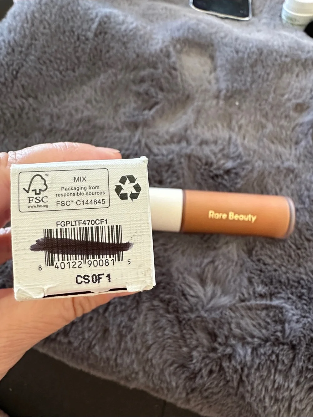 NIB Rare Beauty Liquid Touch Weightless Foundation-470C